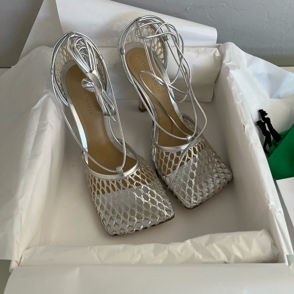 NIB BOTTEGA VENETA Stretch Ankle Wrap Square Toe Heels - Picture 2 of 10